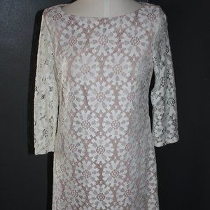 Vincent Camuto off white dress lacy like look. size 8